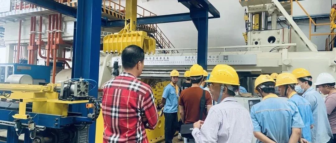華南重工-7500T擠壓機(jī)在華昌集團(tuán)首次出料成功！